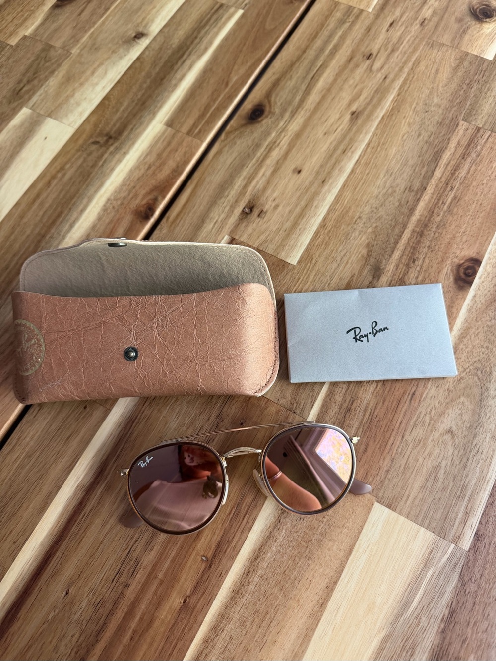 Ray-Ban Women’s Round Metal Sunglasses in Gold